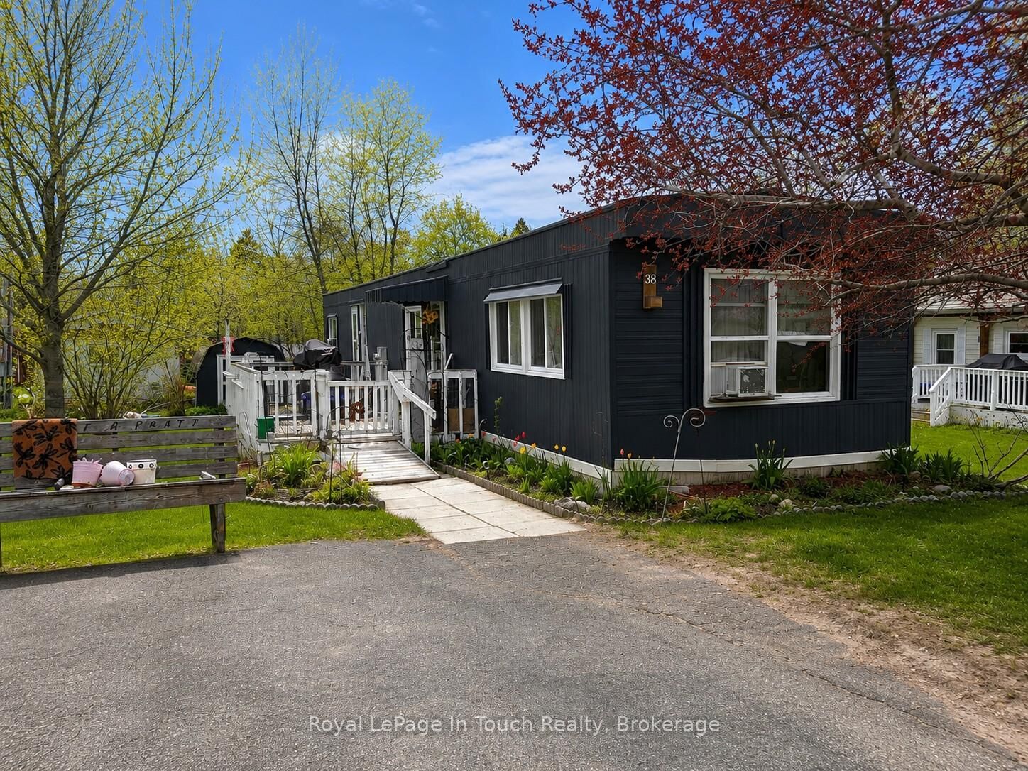Property Photo: 38 Northland Road ON L4R 0B9