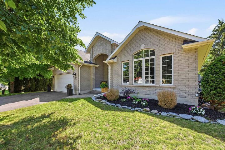 Property Photo: 24 Iroquois Avenue ON K0K 1H0