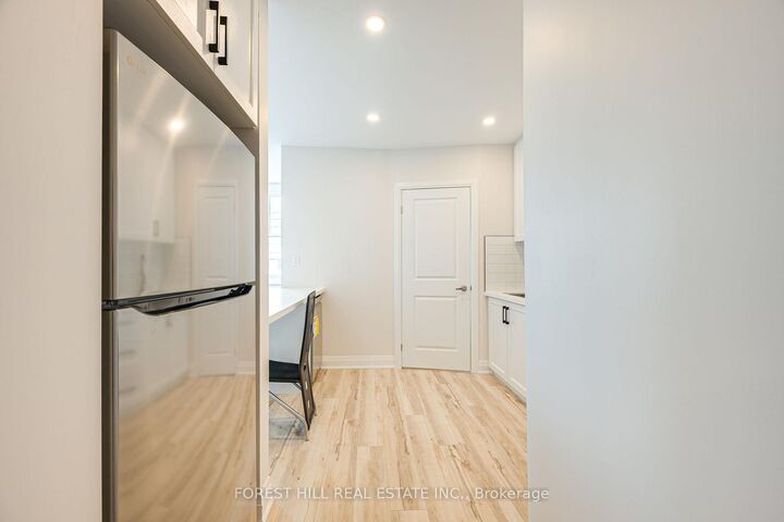 Property Photo: 7725 Yonge Street 2 ON L3T 2C4