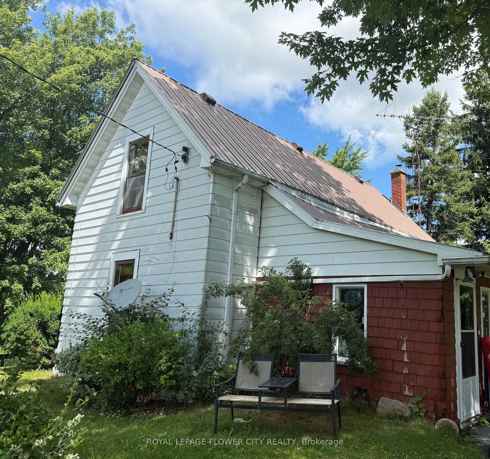Property Photo: 422 McClung Road ON N3W 1T9