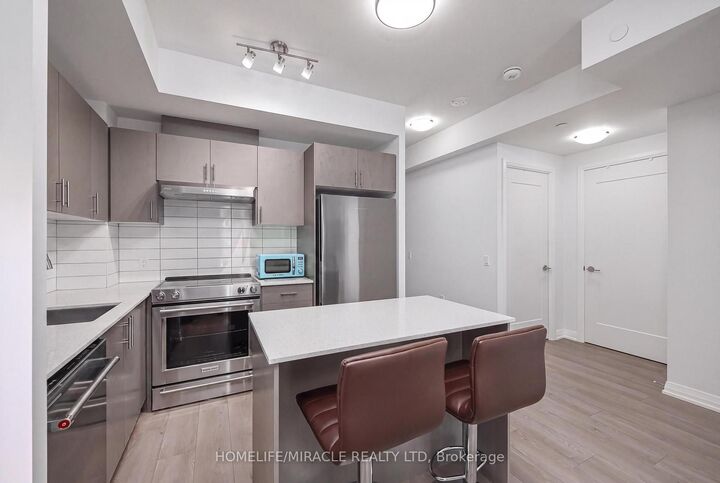 Property Photo:  9000 Jane Street 223  ON L4K 0M6 