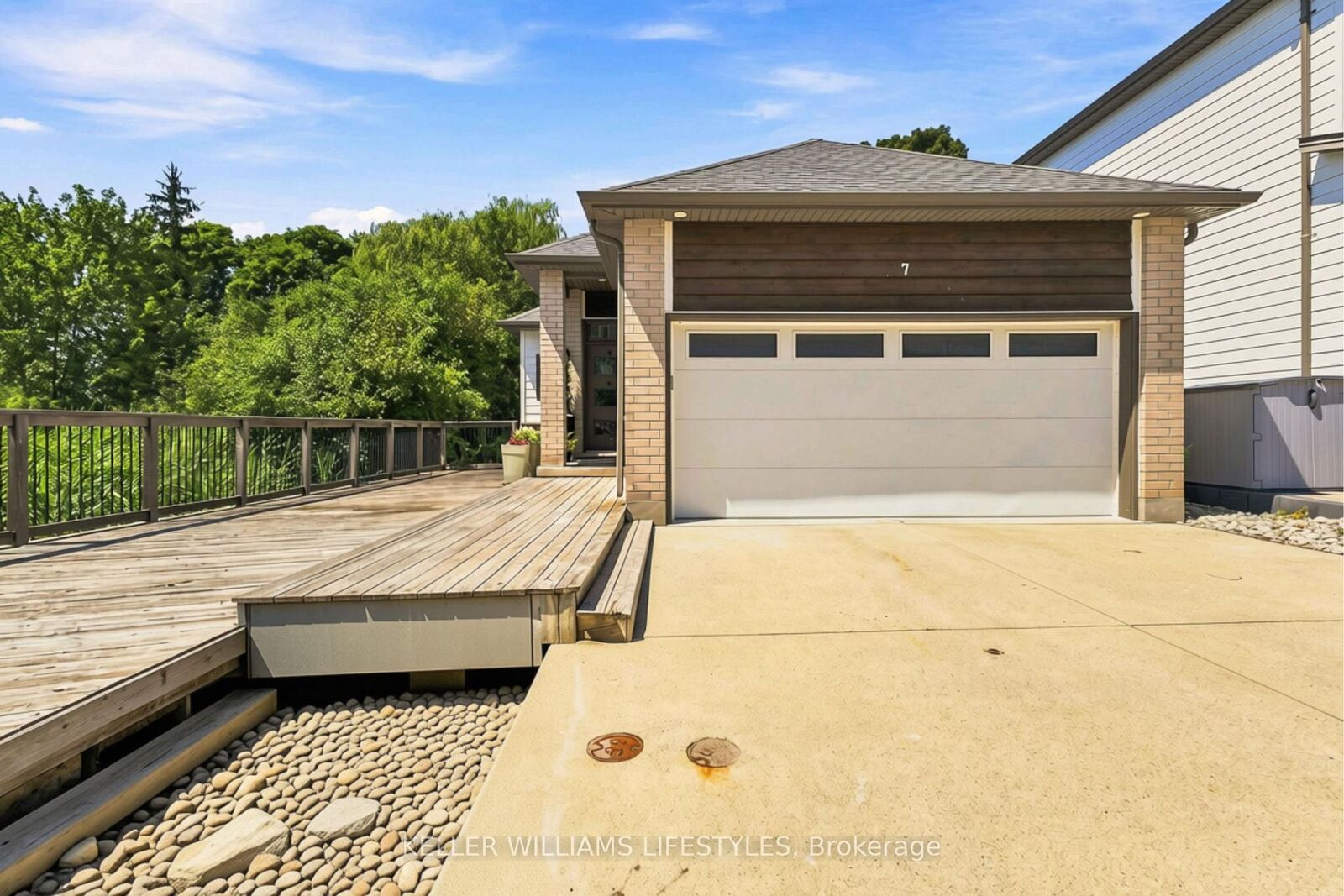 Property Photo: 727 Apricot Drive 7 ON N6K 5A7