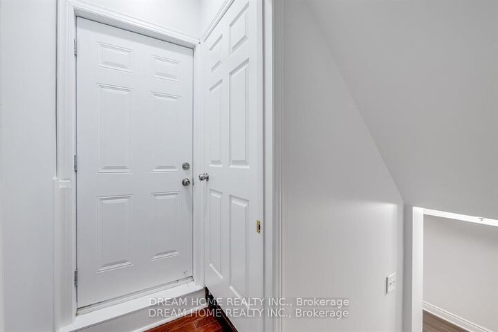 Property Photo:  4730 Alana Glen Drive #Bsmt  ON L5V 0C3 