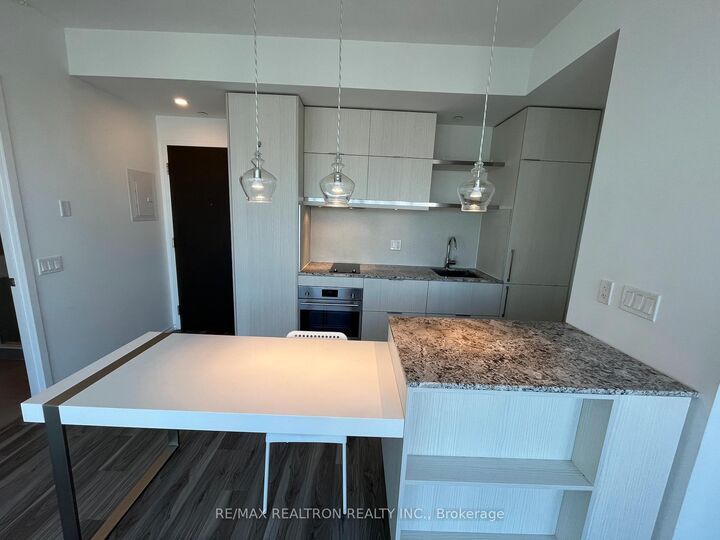 Property Photo:  197 Yonge Street 3113  ON M5B 0C1 
