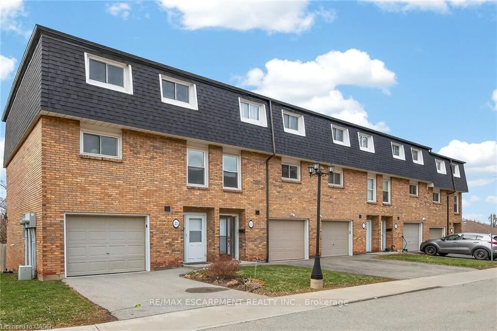 Property Photo: 23 Rosedale Court ON L8B 4G1