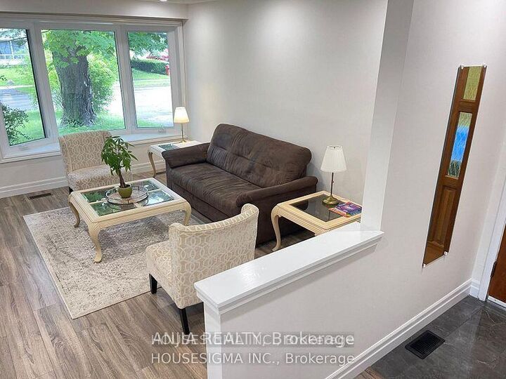 Property Photo: 46 Seaton Drive W ON L4G 2K3