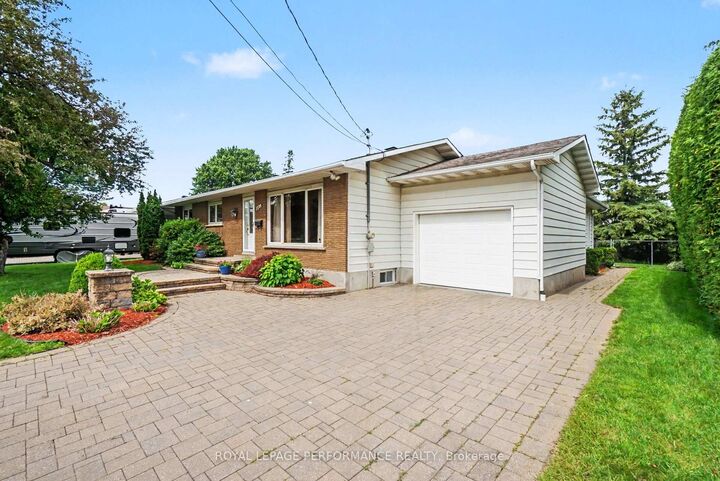 Property Photo: 1599 Maxime Street ON K1B 3K9