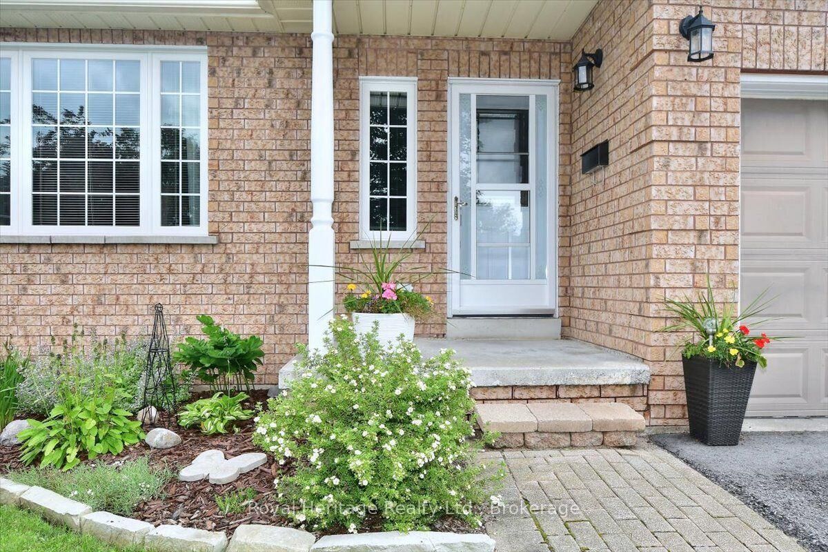 Property Photo:  3058 Westridge Boulevard  ON K9K 2K5 