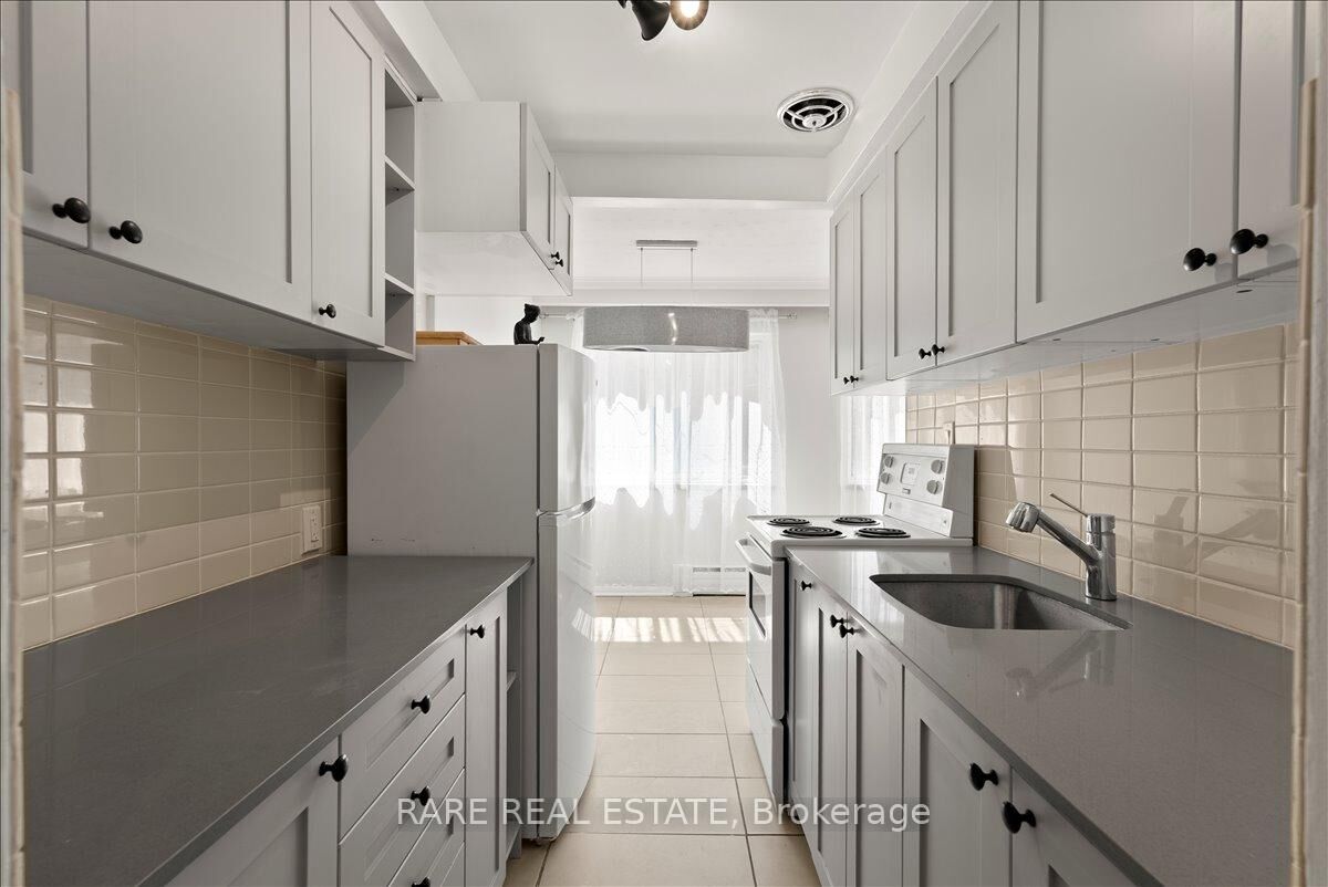 Property Photo:  2 Twenty First Street 4  ON M8V 3L7 
