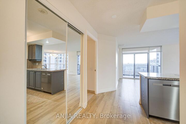 10 Northtown Way 1811 — photo 1