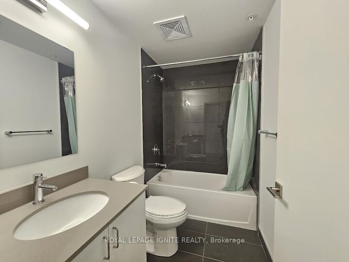 223 Princess Street 529 — photo 1