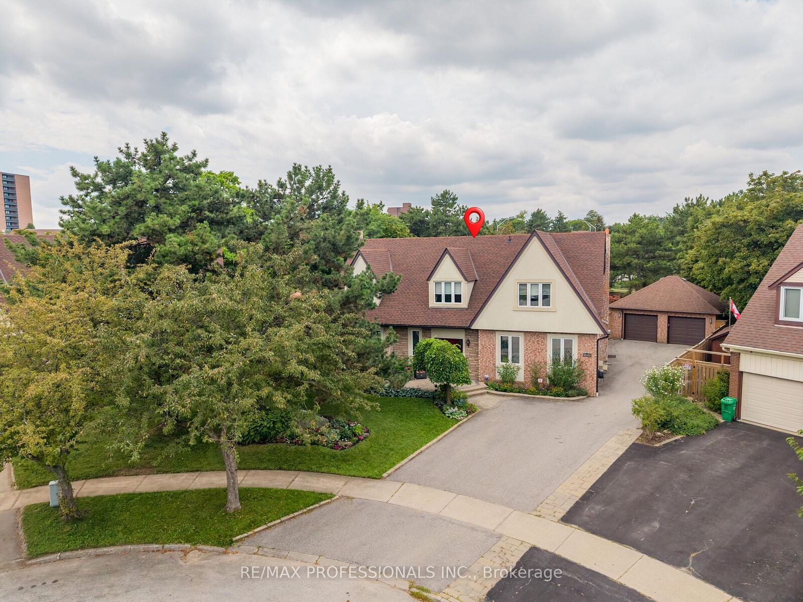 Property Photo: 2604 Barrisdale Court ON L5N 2H2