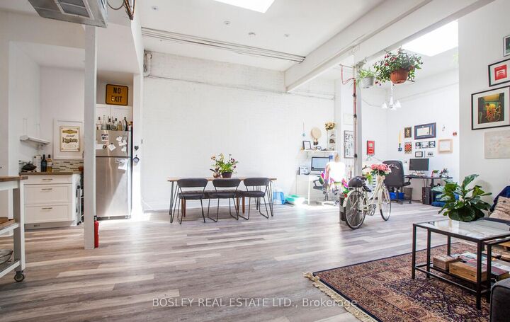 Property Photo:  