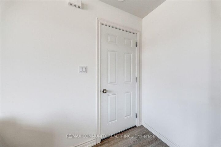 Property Photo:  2718 William Jackson Drive  ON L1X 0E6 
