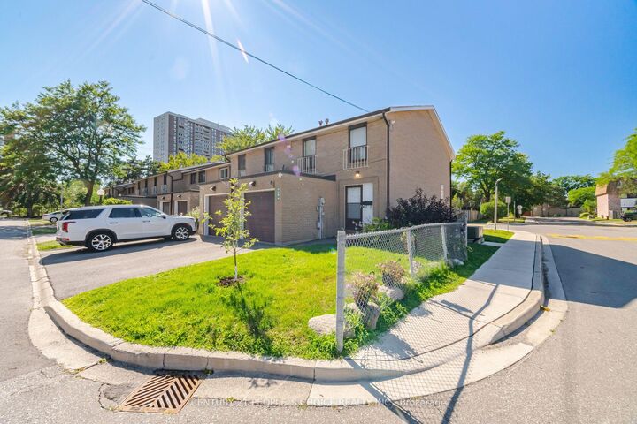 Property Photo:  79 Fleetwood Crescent  ON L6T 2E5 