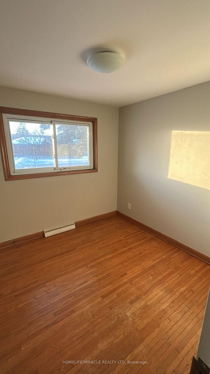 Property Photo:  26 Glengarry Road Upper  ON L2T 2V2 