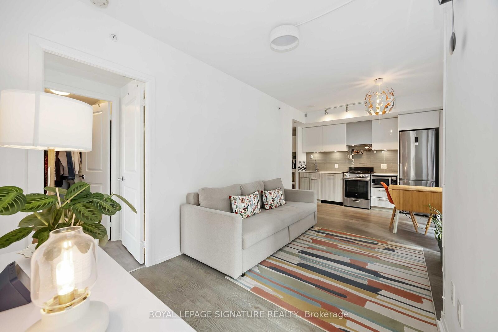 Property Photo:  251 Jarvis Street 1725  ON M5B 0C3 