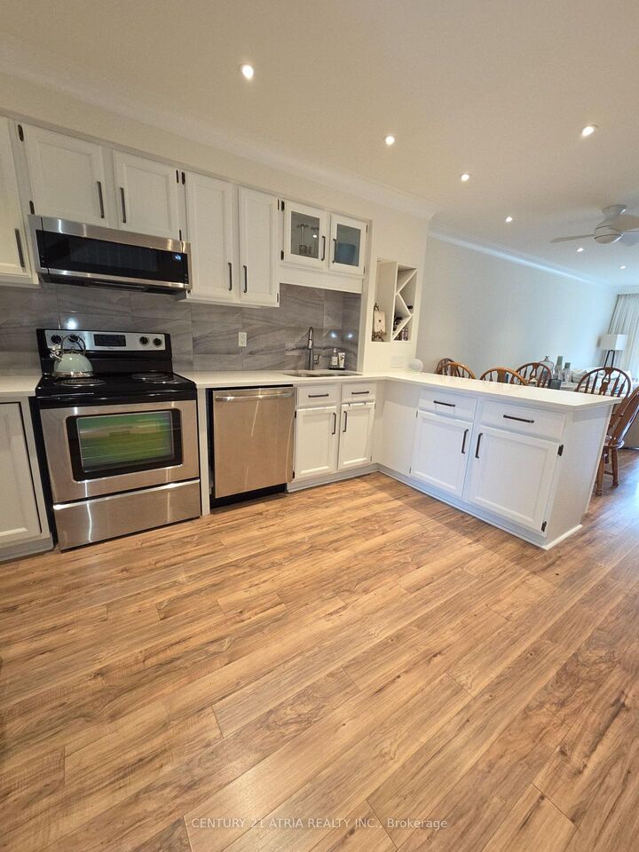 Property Photo: 4 Paradise Boulevard 24 ON L0K 1B0