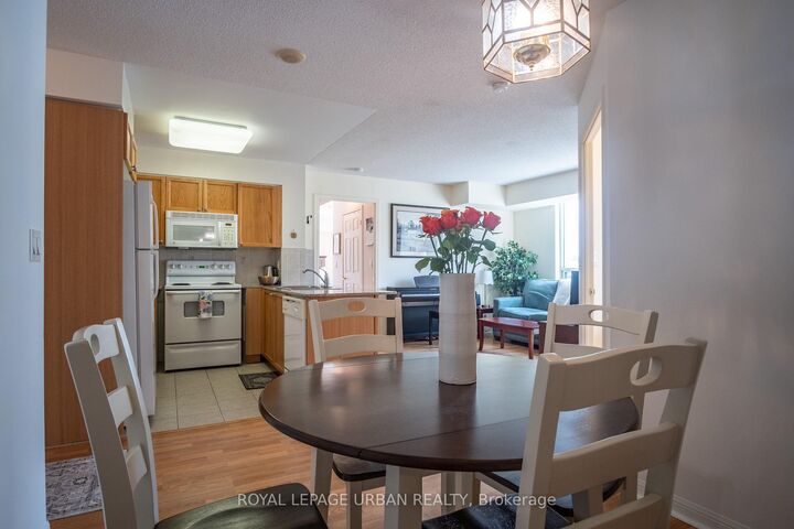 Property Photo:  5940 Yonge Street 201  ON M2M 4M6 
