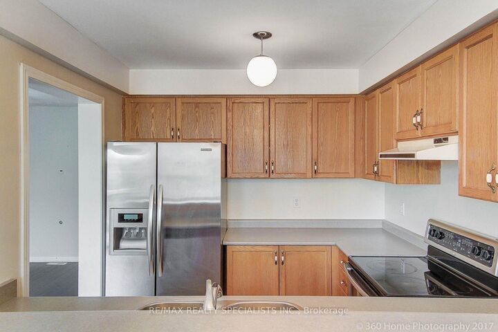 Property Photo:  97 Piperbrook Crescent  ON M1E 5H1 