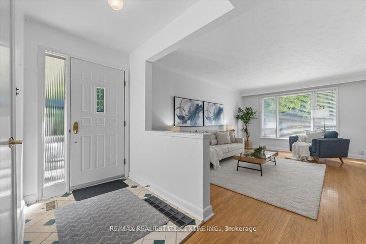 Property Photo:  1229 Welwyn Drive Upper  ON L5J 3J5 