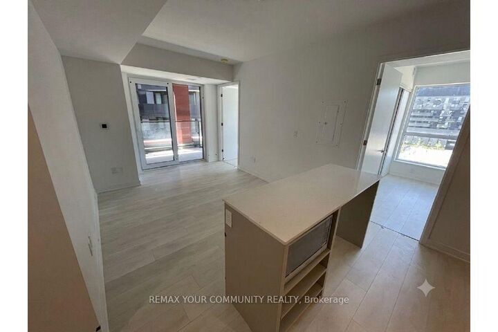 Property Photo: 8 Tippett Road 527 ON M3H 0E7