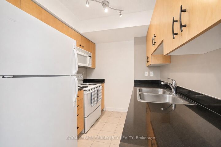 Property Photo: 397 Front Street W 2907 ON M5V 3S1