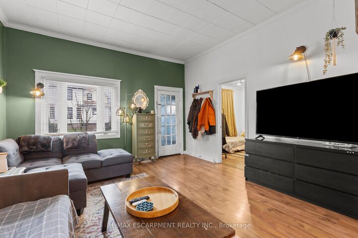 Property Photo: 4774 Saint Clair Avenue ON L2E 3T1