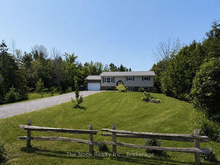 31 Carlton Crescent — photo 1