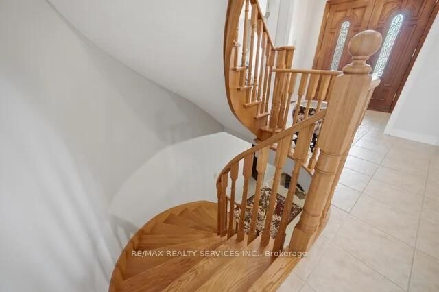 Property Photo: 49 Turtlecreek Boulevard ON L6W 3X8