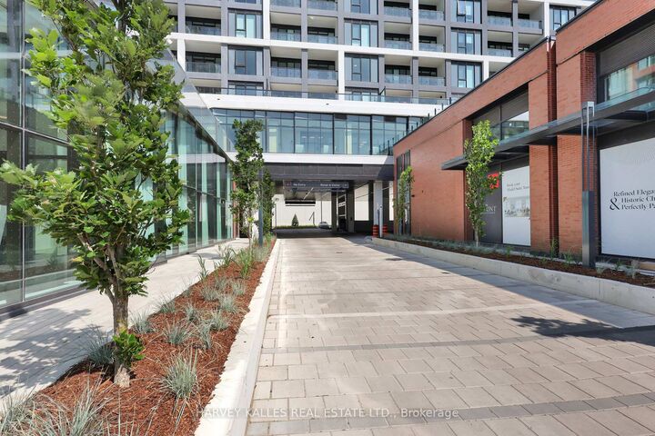 Property Photo:  858 Dupont Street Ph2  ON M6C 0C1 