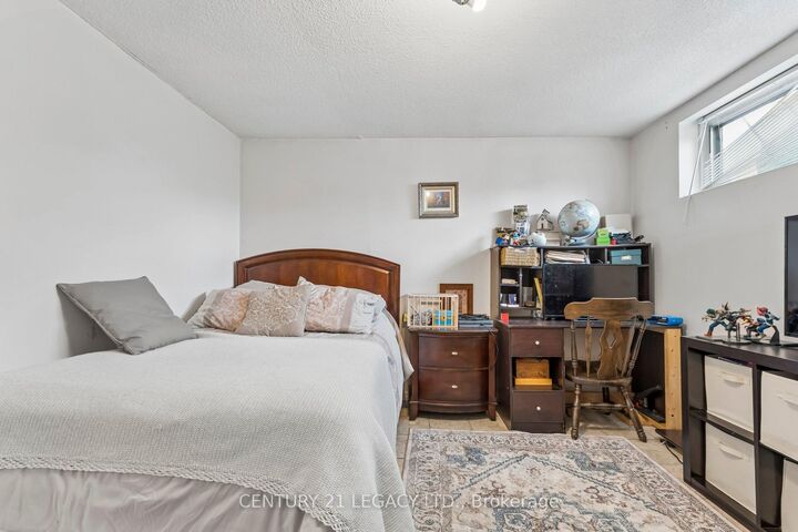 Property Photo: 34 Cumberland Drive ON L6V 1W6
