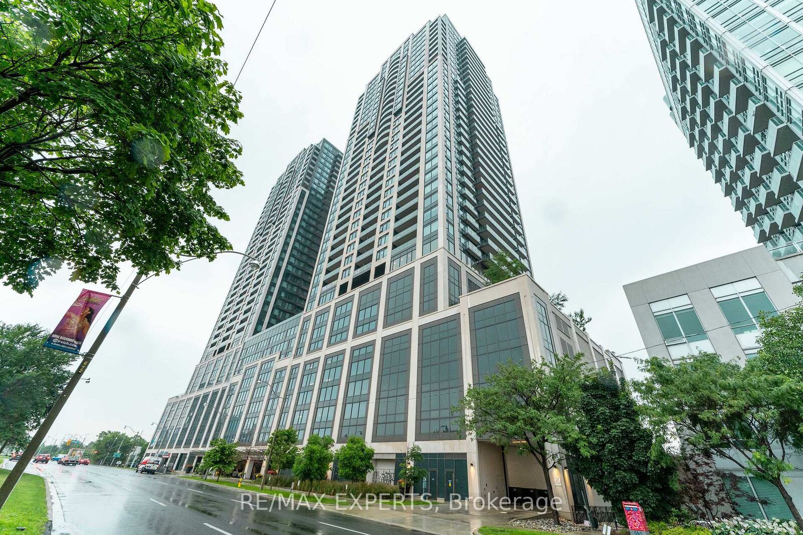 Property Photo: 1928 Lake Shore Boulevard W 3802 ON M6S 0B1