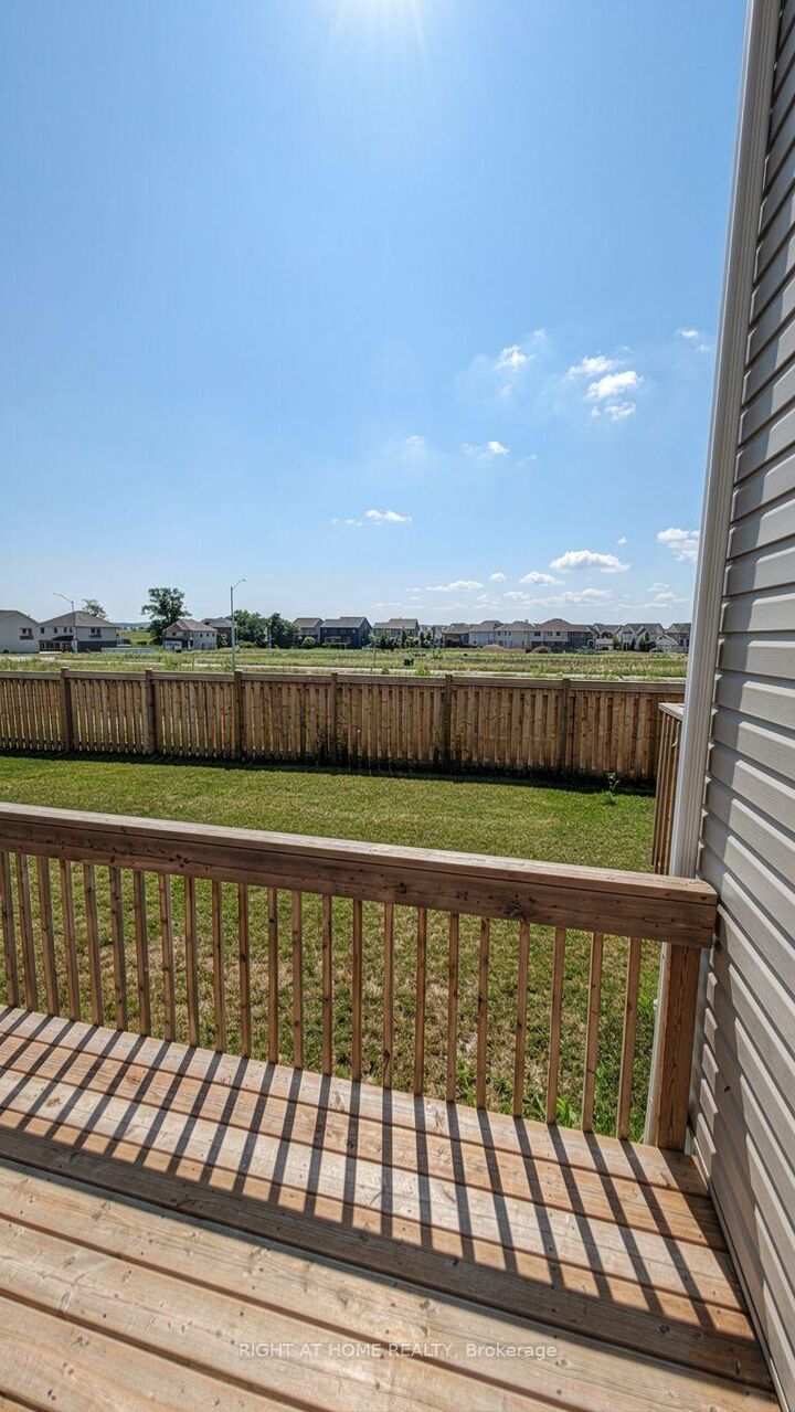 Property Photo:  17 Rochester Drive  ON L9S 2Z8 