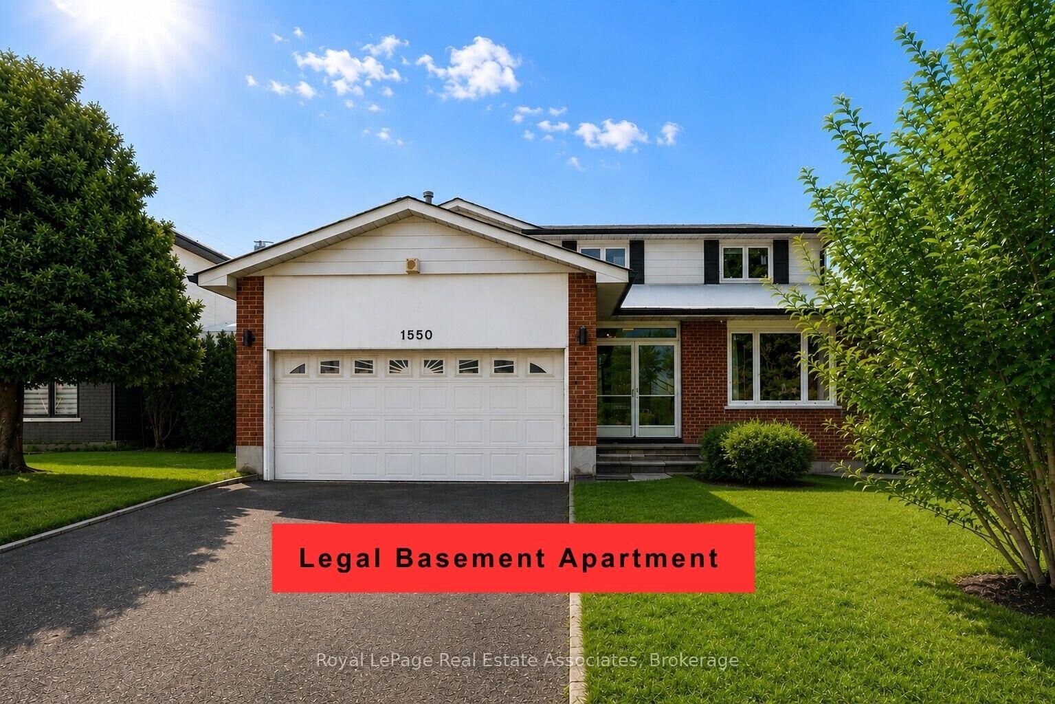 Property Photo: 1550 Woodeden Drive ON L5H 2V3