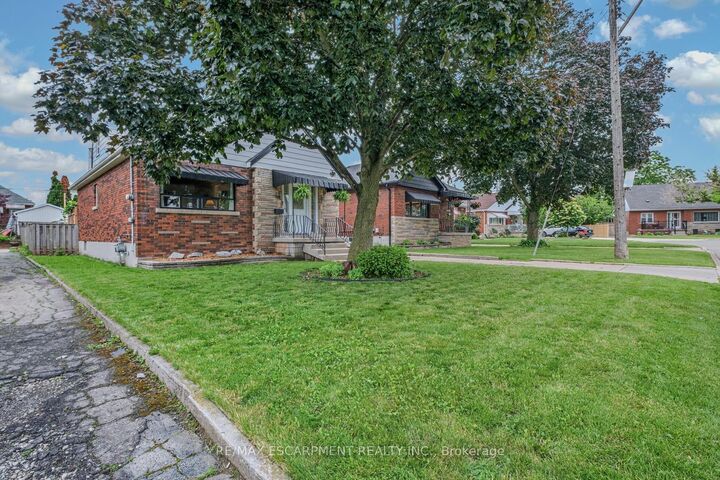 Property Photo:  66 Paling Court  ON L8H 5J2 
