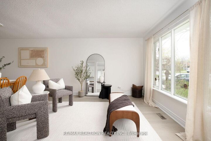 Property Photo:  8 Courtice Crescent  ON L9Y 4G1 
