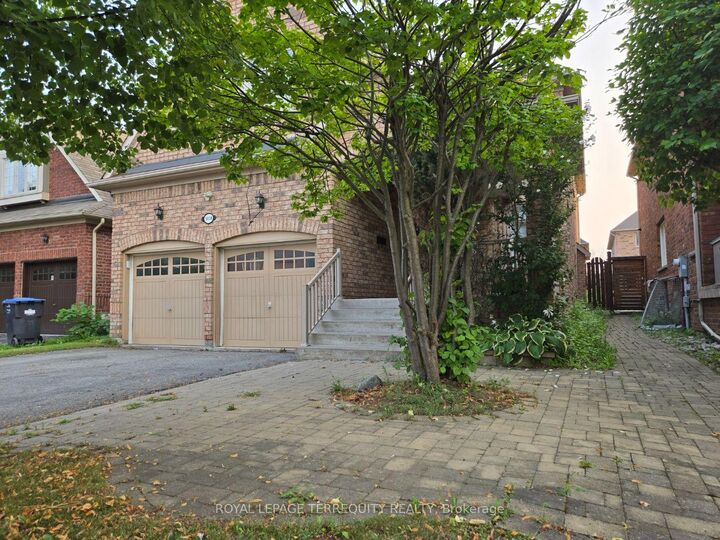 Property Photo: 5138 Ancient Stone Avenue ON L5M 8A9