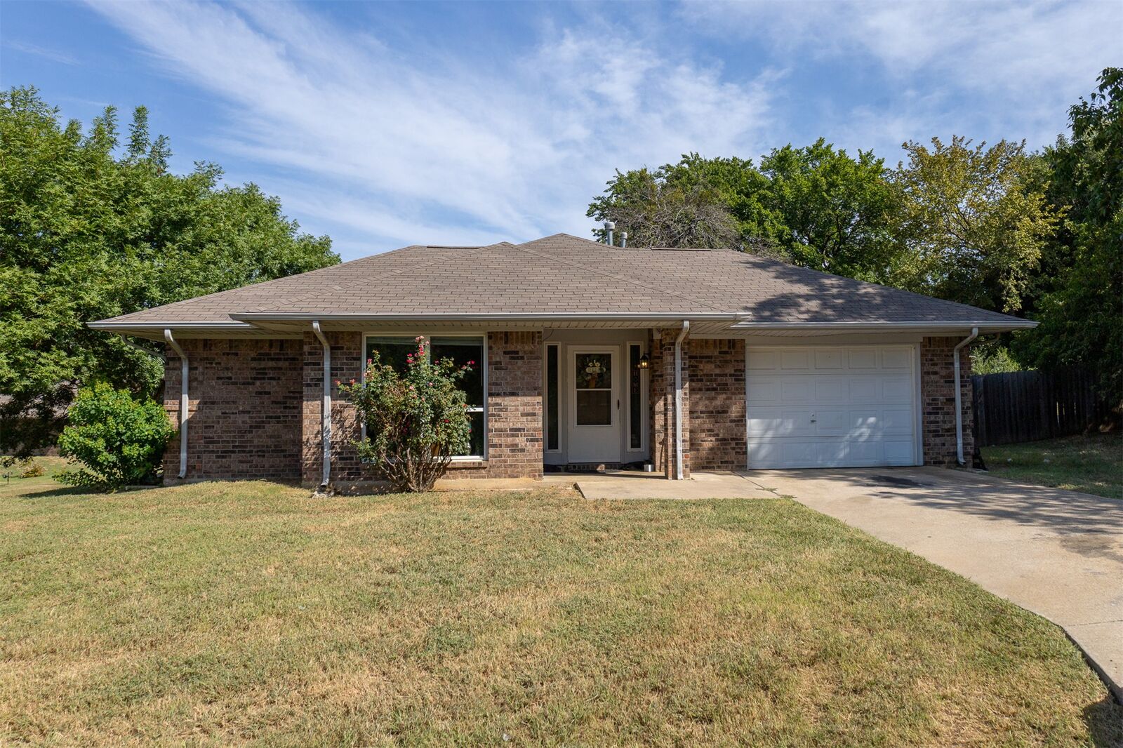 Property Photo: 706 Violet Street OK 73439