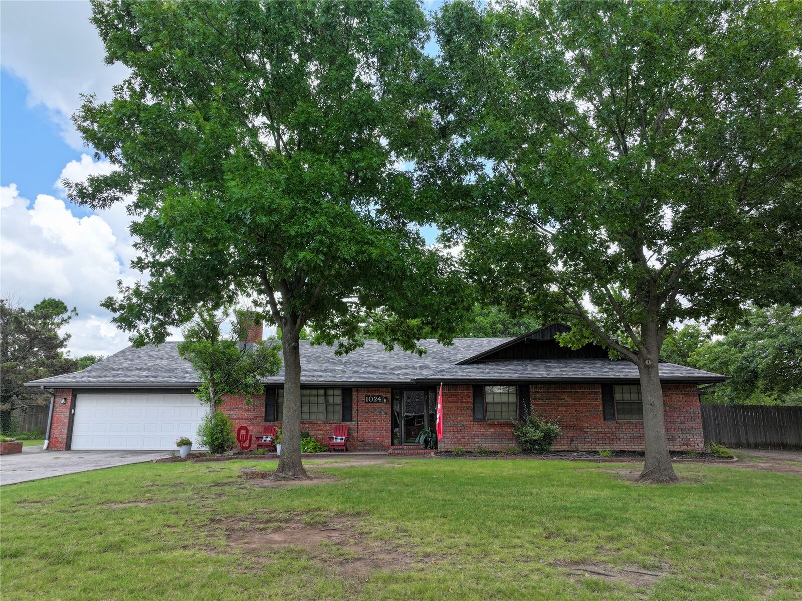 Property Photo:  1024 Oak Drive  OK 73086 