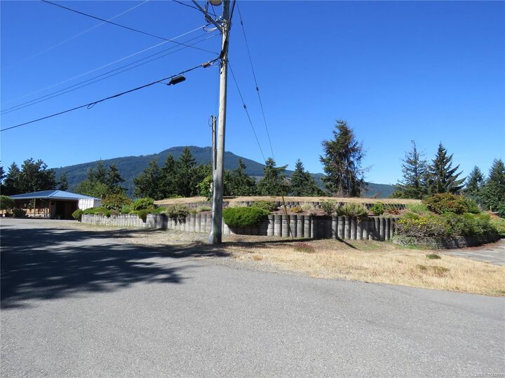 3799 Panorama Cres — photo 1