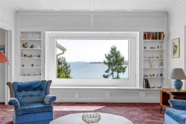 Property Photo: 422 Dogwood St BC V9P 1C6