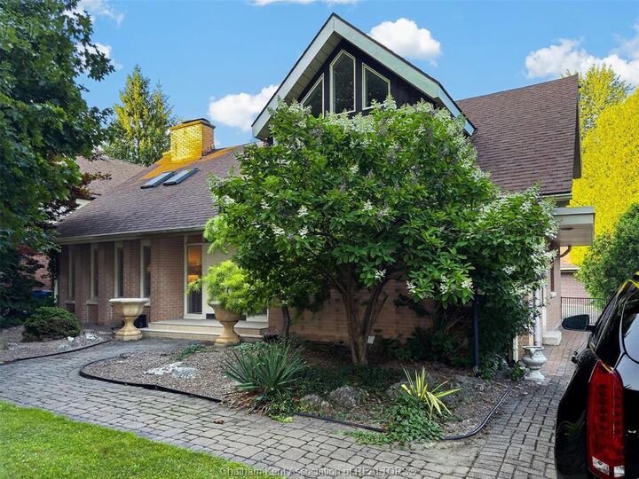 Property Photo: 301 Victoria Avenue ON N7L 3B1