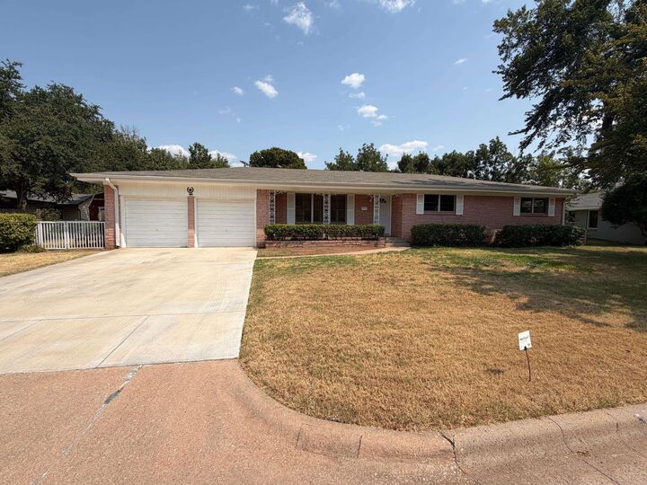 Property Photo: 1547 Singleton Avenue TX 76302