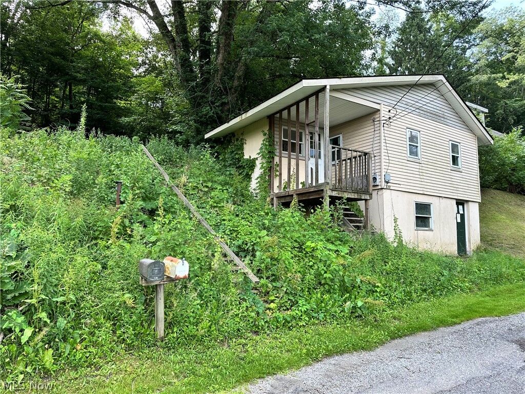 Property Photo:  122 Haywood Street  OH 43920 