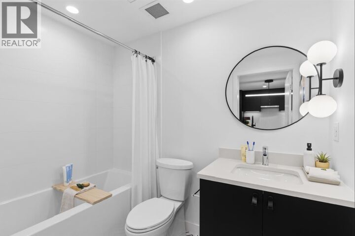 Property Photo: 1680 E 12th Avenue 502 BC V5N 2A3