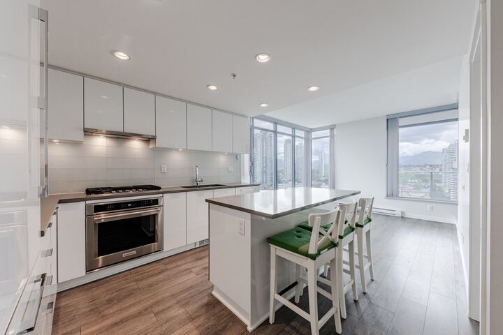 2388 Madison Avenue 2006 — photo 1