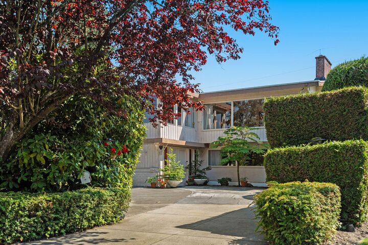 8660 Fairfax Crescent — photo 1