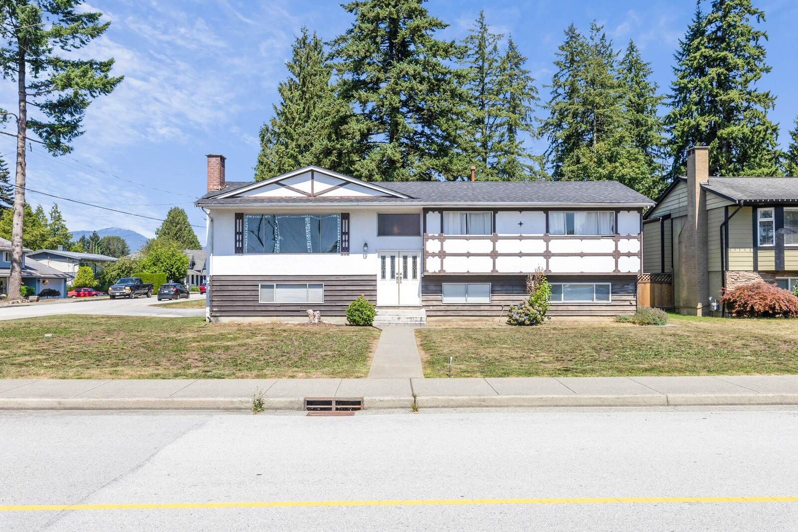 Property Photo: 1189 Brisbane Avenue BC V3J 5K9