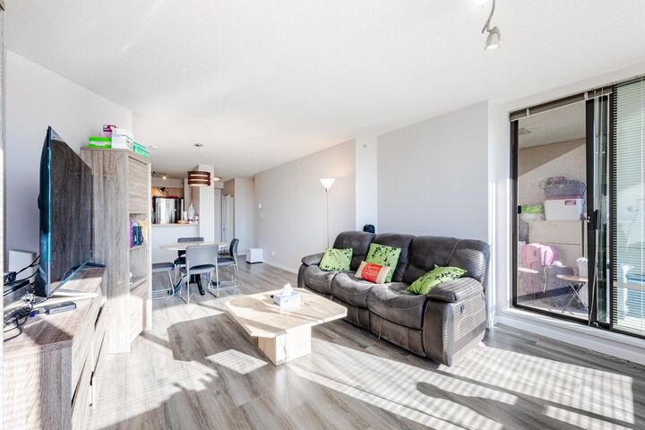 Property Photo: 8180 Granville Avenue 708 BC V6Y 4G1